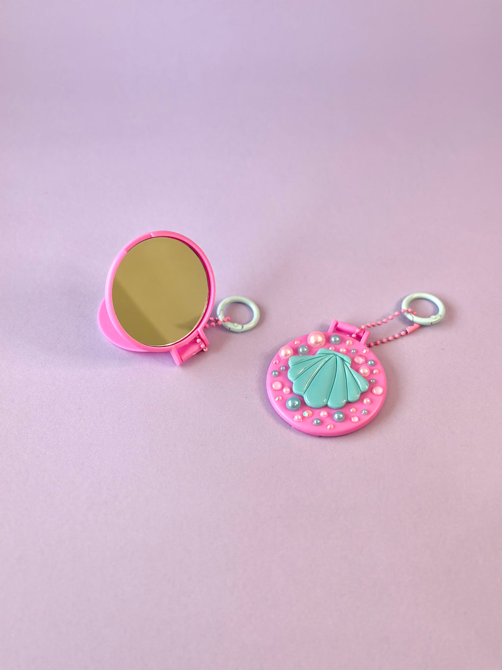 Seashell pocket mirror