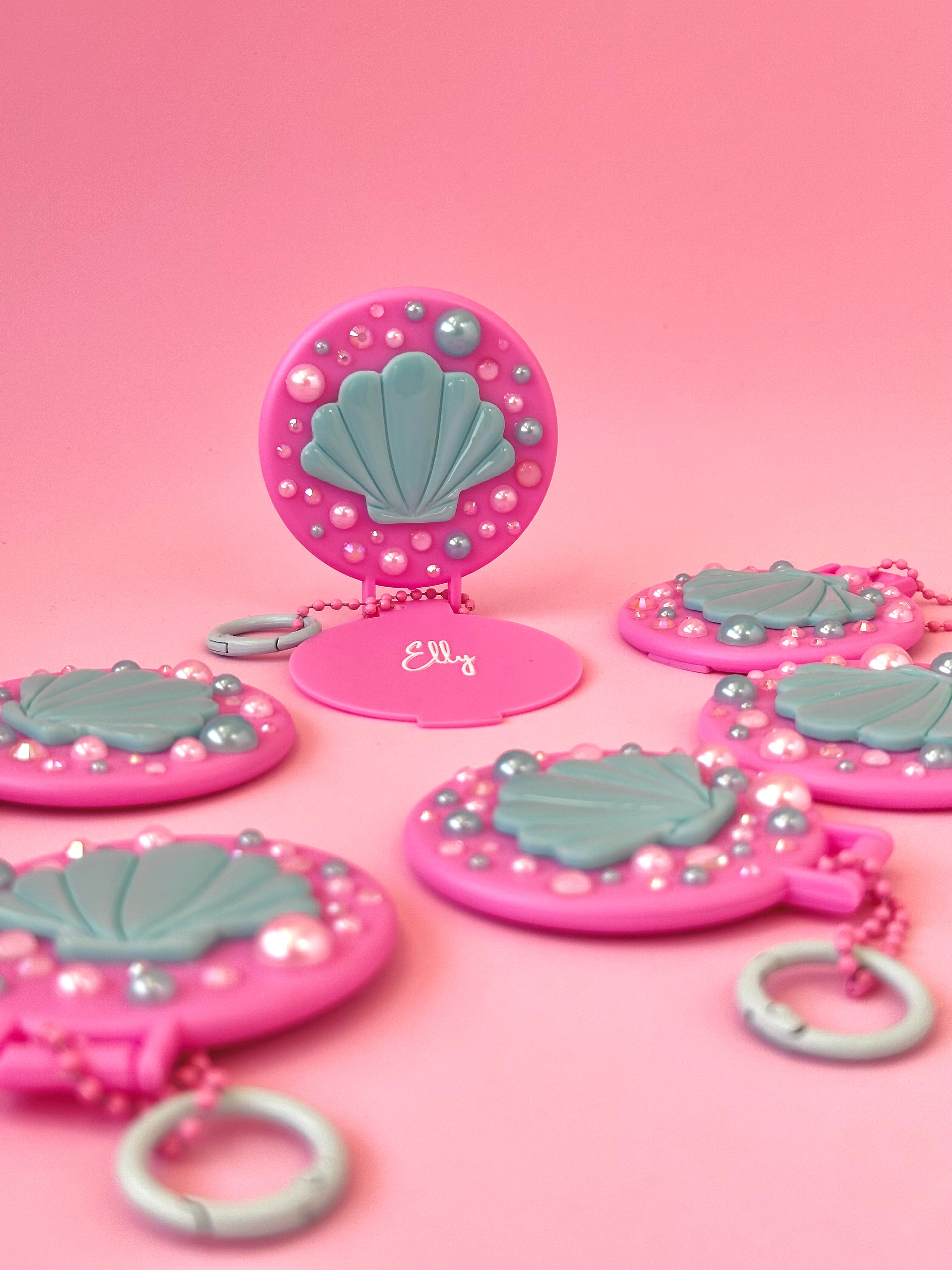 Seashell pocket mirror